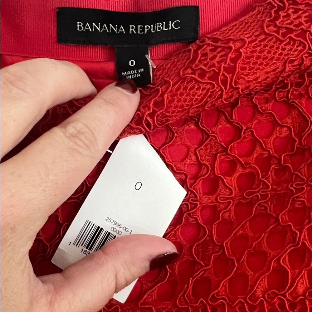 Banana Republic Elegant Red Lace Skirt - Picture 5 of 11
